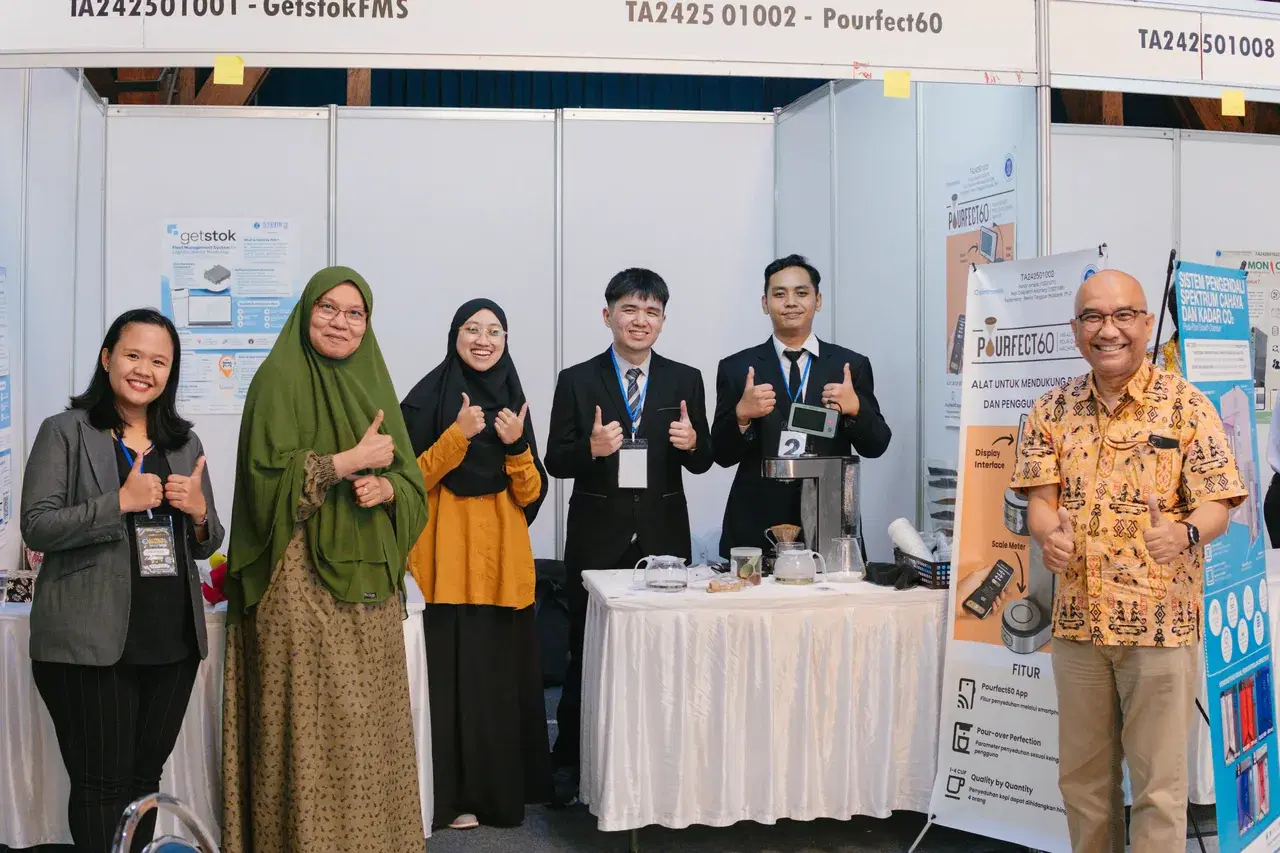 ITB Students Intern at Qimtronics, Hold a Session and Exhibition of Works