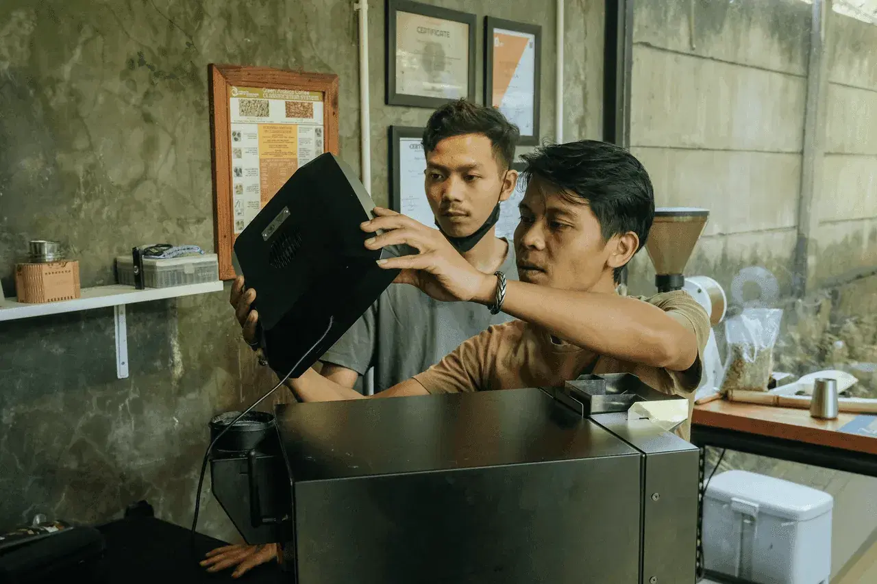 Qohua Team Visits Ruang Mimpi Coffee: Exploring Two Master Roasters' Experience with Roastrix400 PRO — supporting photo